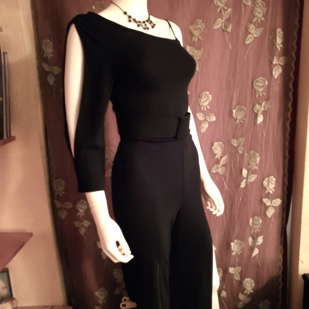 🖤💥Flawless! Gorgous Black One Shoulder & Open Leg Jumpsuit from bebe ❤️‍🔥🖤 - Picture 9 of 16